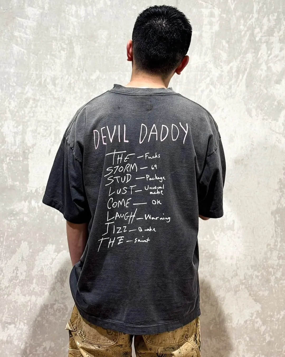 SAINT Mxxxxxx SS TEE/DEVIL DADDY/BLK Virgin Mary retro distressed printed tee, washed black S-XL, this season's hottest item, in order to give you an authentic experience, repeated debugging and polishing in printing and washing, finally meet you, the same old style, the same as the original version, cylindrical side seam OE yarn fabric/completely matched accessories, garment dyeing, heavy washing and water fading, bust bandage fading.